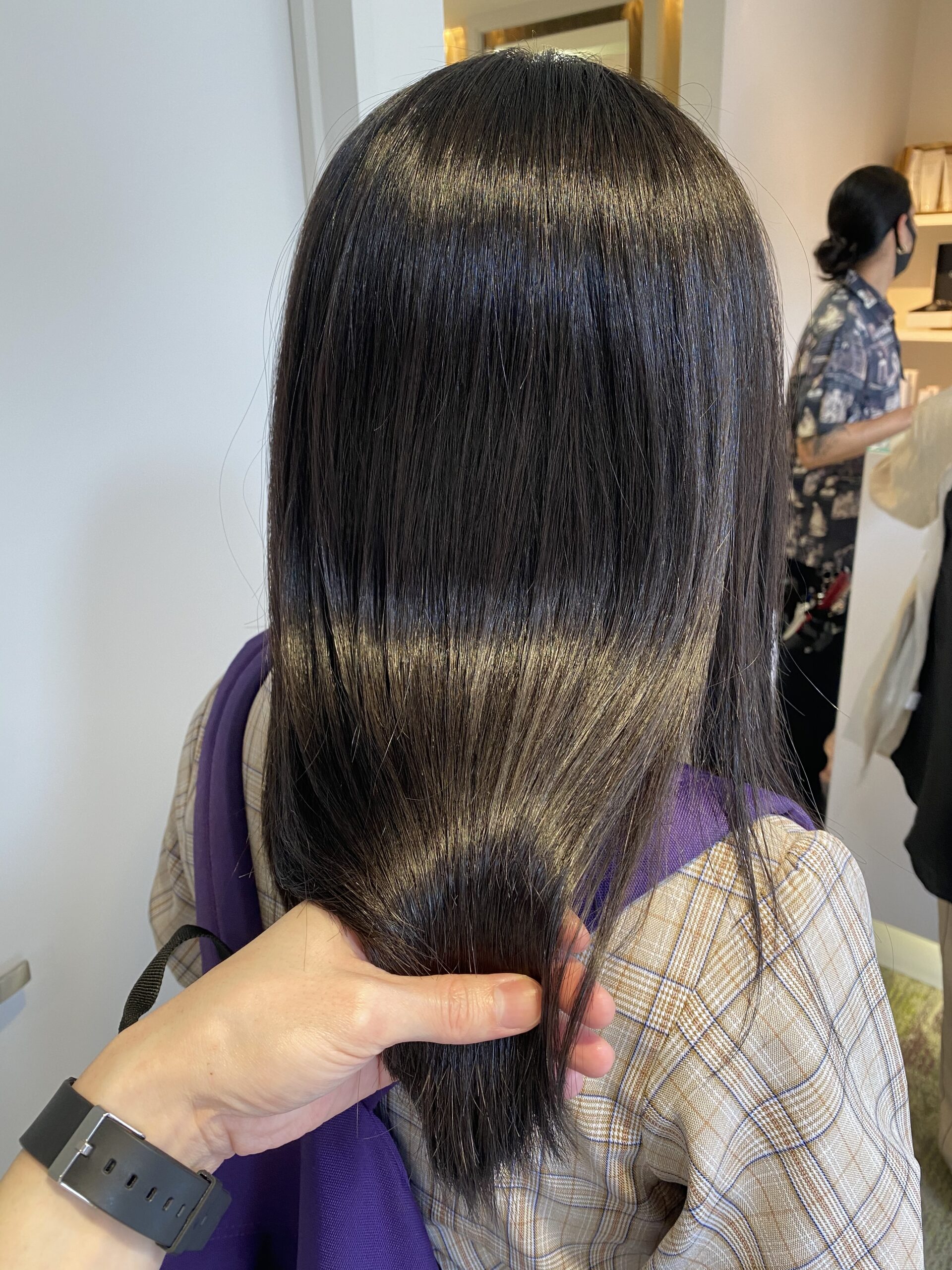 梅雨で広がる髪でお悩みの方へダメージレスな Sugamiストレート を Sui スイ 東京 表参道の さらツヤ髪 になれる美容院